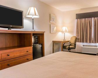 Quality Inn Grand Rapids North - Walker - Bedroom