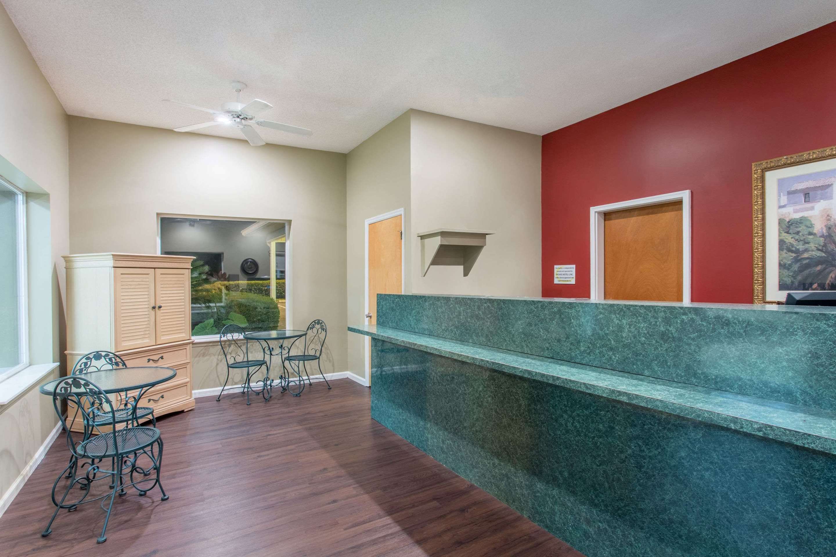 Lobby view of Super 8 by Wyndham Monticello