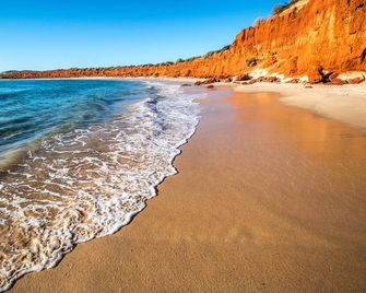 Shark Bay Seafront Apartments - Denham - Playa