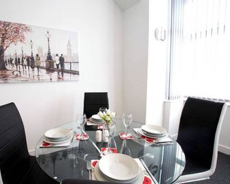 Apartment 1 · Blackpool Tower Central 2Bed Apartment - Blackpool - Dining room