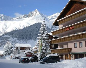 Hotel Mira - Tujetsch - Edificio