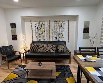 Trendy In Tremont, Cle (Lower) - Cleveland - Pokój dzienny