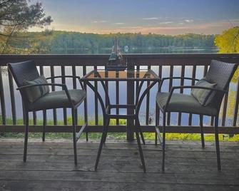 Day Dreamer! (#5 Muskoka Lake Cottages) - Port Carling - Balcony