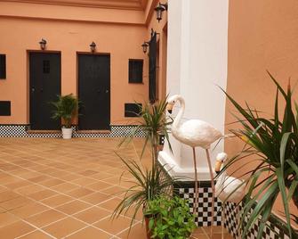 Hostal Flamingo - El Rocío - Gebäude