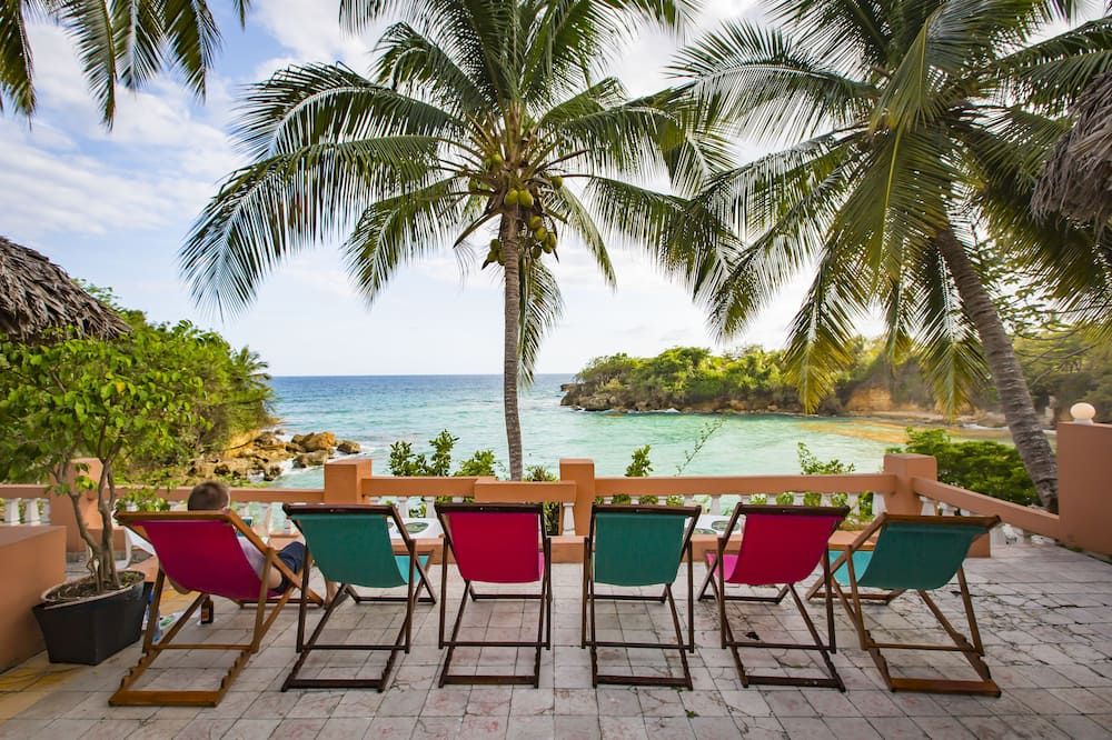 Hôtel-Restaurant Cyvadier Plage - Jacmel - Binnenhof