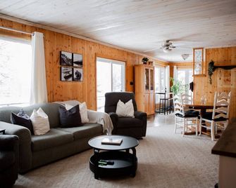 3BR Lakeside Retreat with Rustic Charm & Hot Tub - Magnetawan - Living room
