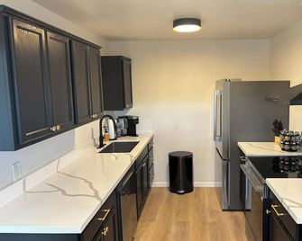 NEW 3-bedroom house in downtown Winslow - Вінслов - Кухня