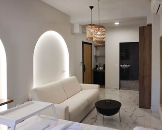 أب هيل يونيك بوتيك هوتل - Skiathos - غرفة معيشة