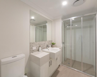 Yaran Suites - Rockingham - Ванна кімната