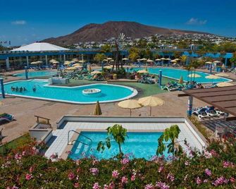 Relaxia Lanzasur Club - Aqualava Water Park - Playa Blanca - בריכה