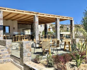 Helios Beach Hotel & Bungalows - Karpathos - Binnenhof