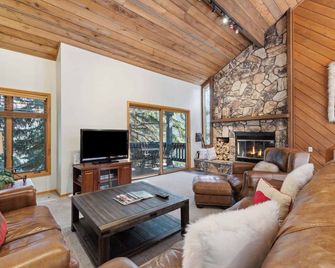 Ridgepoint Townhome 149 by East West Hospitality - Avon