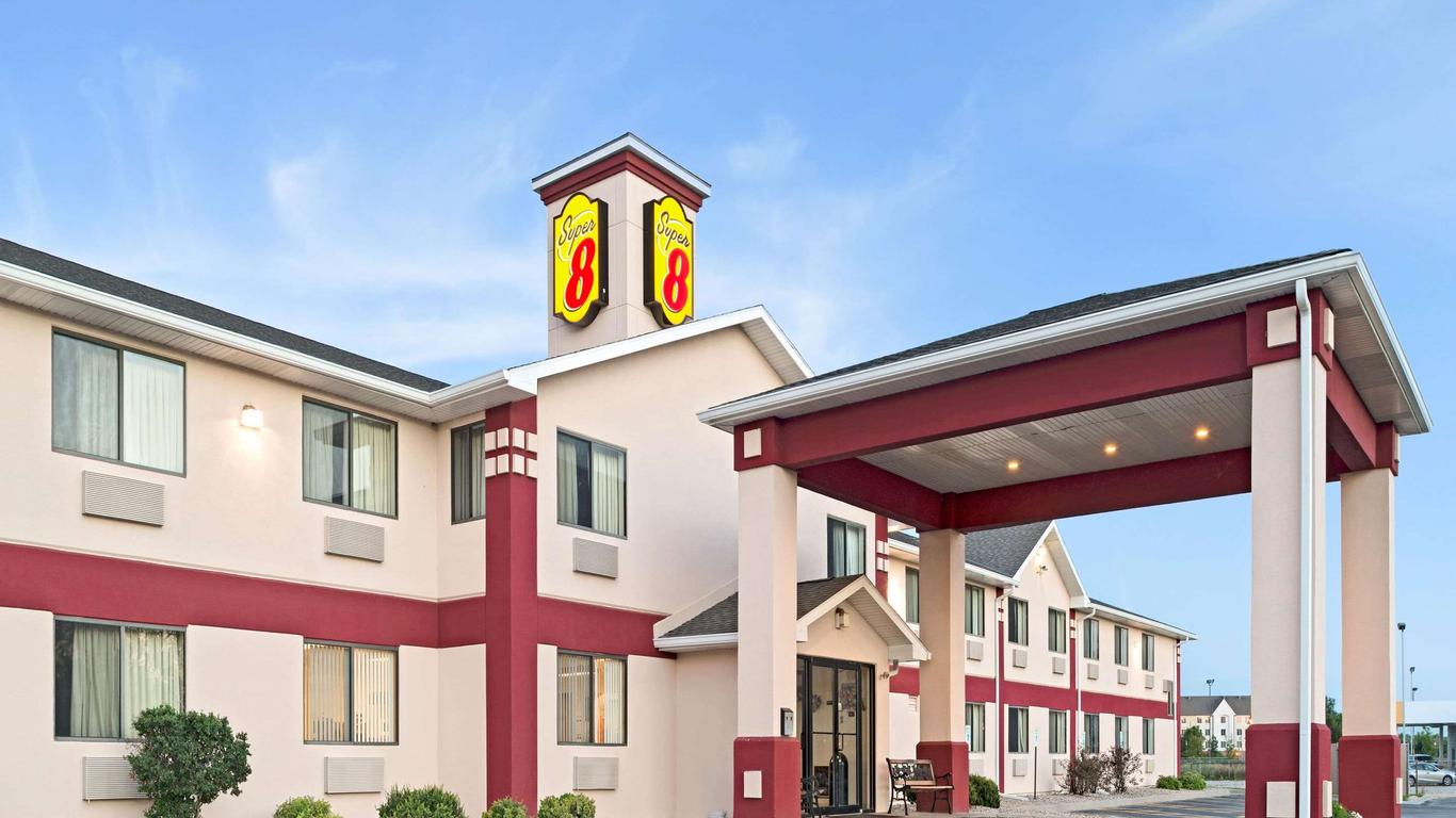 Super 8 by Wyndham Omaha Eppley Airport/Carter Lake