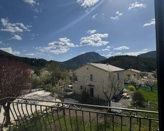 Bnb Castellane Chambre D'hotes B&b - Castellane - Balcón