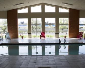 Comstock Inn & Conference Center - Owosso - Piscina