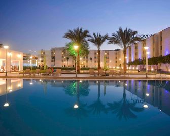 Novotel Cairo Airport - Cairo - Piscină