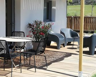Gite Cairn, Rez De Chalet - Фаверж - Патіо