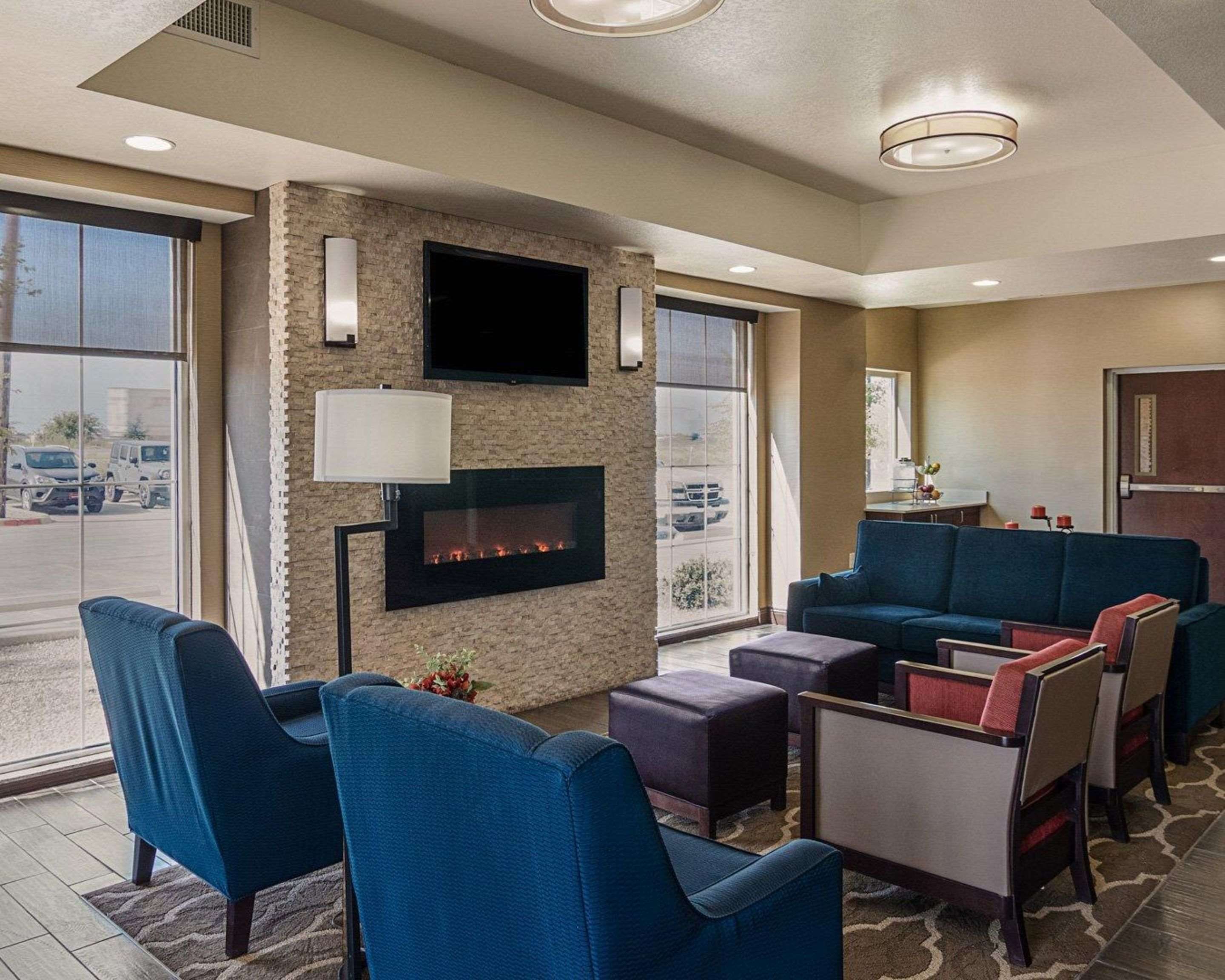 Comfort Inn 86 2 2 8 Midland Hotel Deals Reviews Kayak