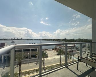 Global Rent Apart - Costa Hollywood - Hollywood - Parveke