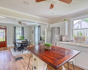 The Farm House - Dillsburg - Dining room