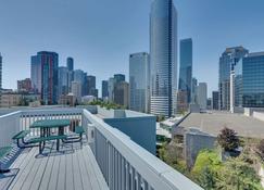 Downtown Seattle Condo with Rooftop Deck and Views! - Seattle - Balcón