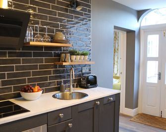 no 12 - Stunning Self Check-in Apartments in Worcester Centre - Worcester - Kitchen