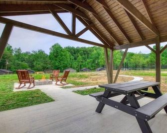 Serenity Cottage, Pickleball Court, Creek, Wifi, Mountain Views, Starting At 79' - Cosby - Patio