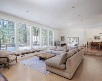 Chesa Madrisa - Ev, Ac, Open Floor Plan + 3 King Bed Suites In Big Trees Village - Dorrington - Sala de estar