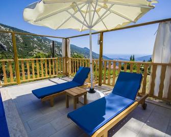 Totally Private 2 Bedroom Villa with Pool in the Peaceful Village of Islamlar - Kalkan - Balcón