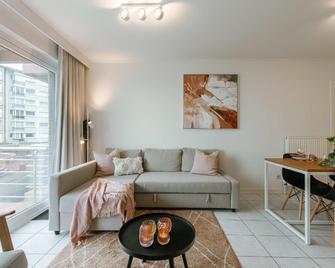 Stunning Apartment With Side Sea View In - Koksijde - Obývací pokoj