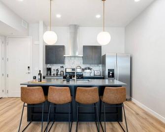 Modern dntwn apt- prime location - Salt Lake City - Kitchen