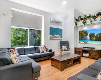 7 Naiad Court Rainbow Shores - Rainbow Beach - Huiskamer