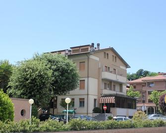 ホテル ピエリーナ - カストロカーロ・テルメ - 建物