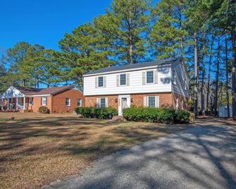 Charming Home for 10 in Rocky Mount - Rocky Mount - Gebouw