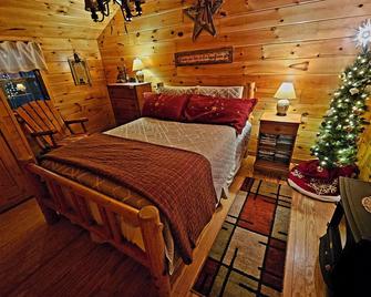 Charming, quiet cabin with NEW private hot tub! - Confluence - Habitación
