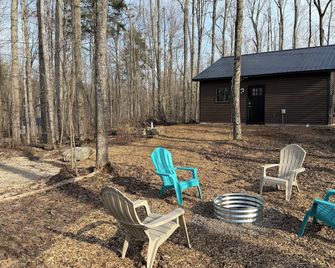 Private cabin with trail access- cabin #2 - Petoskey - Binnenhof