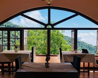 Tree of Life Grand Oak Manor Binsar - Binsar - Restaurant