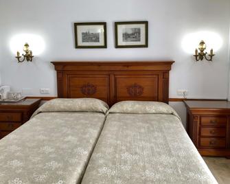 Hostal Dianes - Nerja - Kamar Tidur