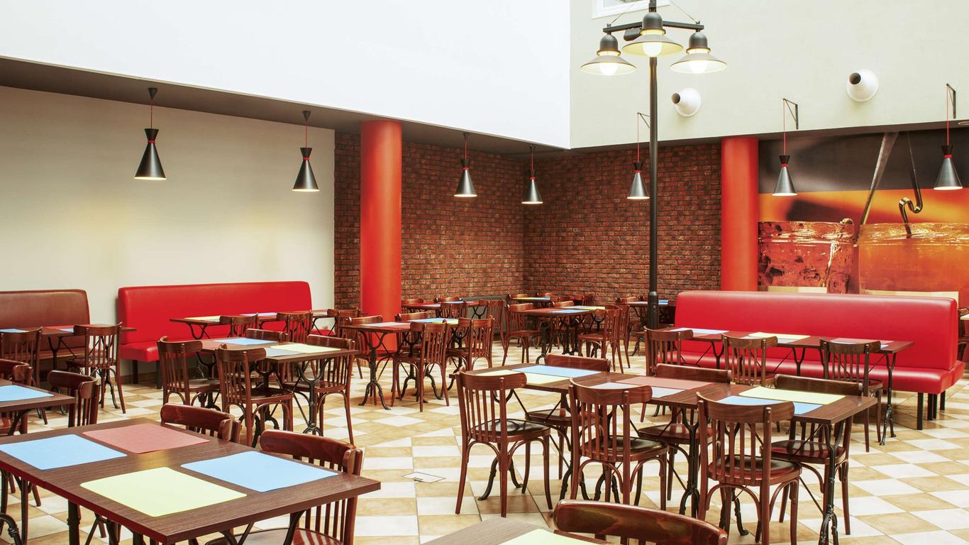 إيبيس لودز سنتروم