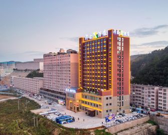 Zexin Hotel (Yan'an Wanda City Hongjie Branch) - Yan’an - Building