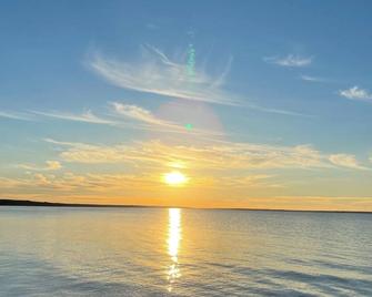 Home away from home on Tatamagouche Bay. Fully renovated Pet friendly - Tatamagouche