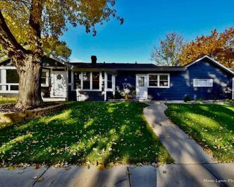 Beautiful house for 12~Games Room ~Pet friendly - Carpentersville - Edificio