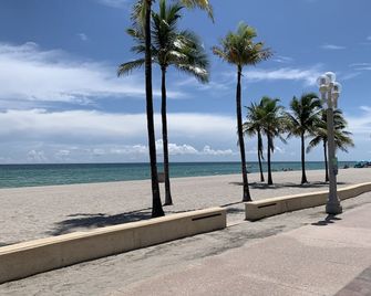 Tiana Beach Inn - Hollywood - Ranta