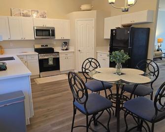 Peaceful Serene Desert Retreat 3-Bedroom, 2-bath in Pahrump, NV with amenities - Pahrump - Кухня