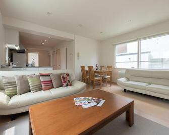 Sakura Apartments - Niseko - Living room