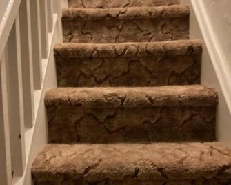 Quiet upstairs studio close to town 420 friendly - Trinidad - Stairs