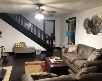 Newly Updated with Outdoor Entertainment Spaces - Farmington - Living room