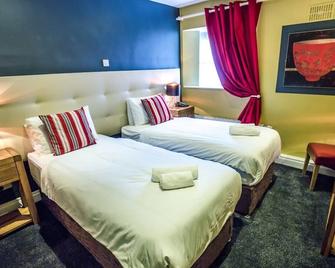 Mc Kevitts Village Hotel - Carlingford - Bedroom