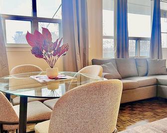 Entire Cozy Apartment In York - Toronto