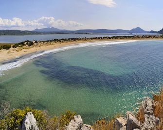 Lovely two bedroom house with private pool and great views - 지알로바 - 해변